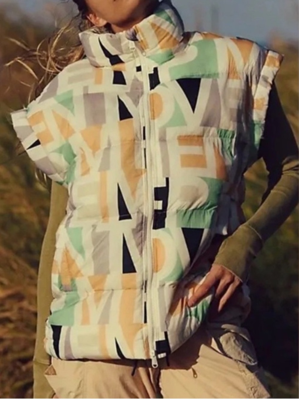 IN A BUBBLE PRINTED PUFFER VEST BLOCK LOGO
